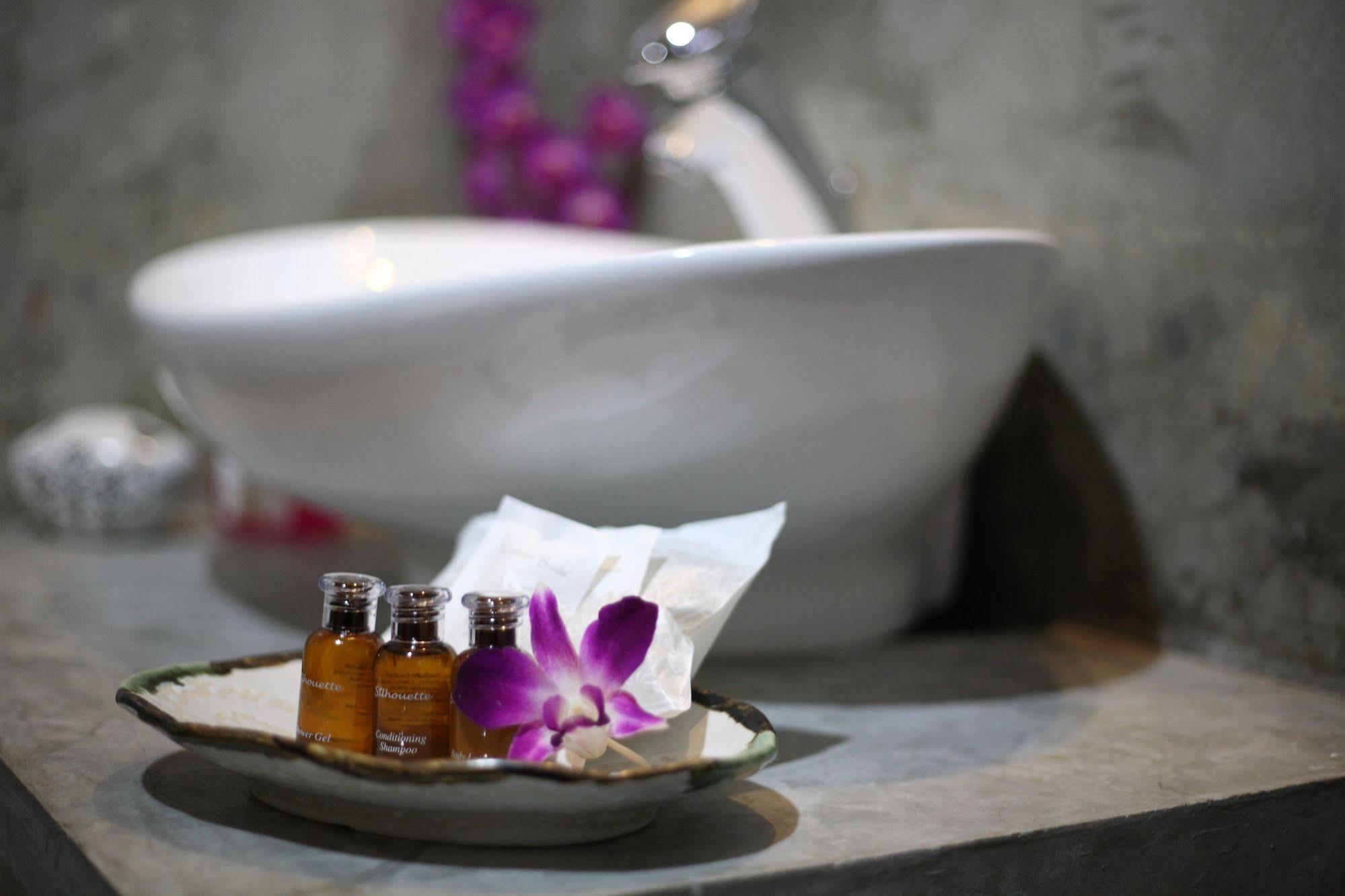 Na Thapae Hotel Chiang Mai Bagian luar foto
