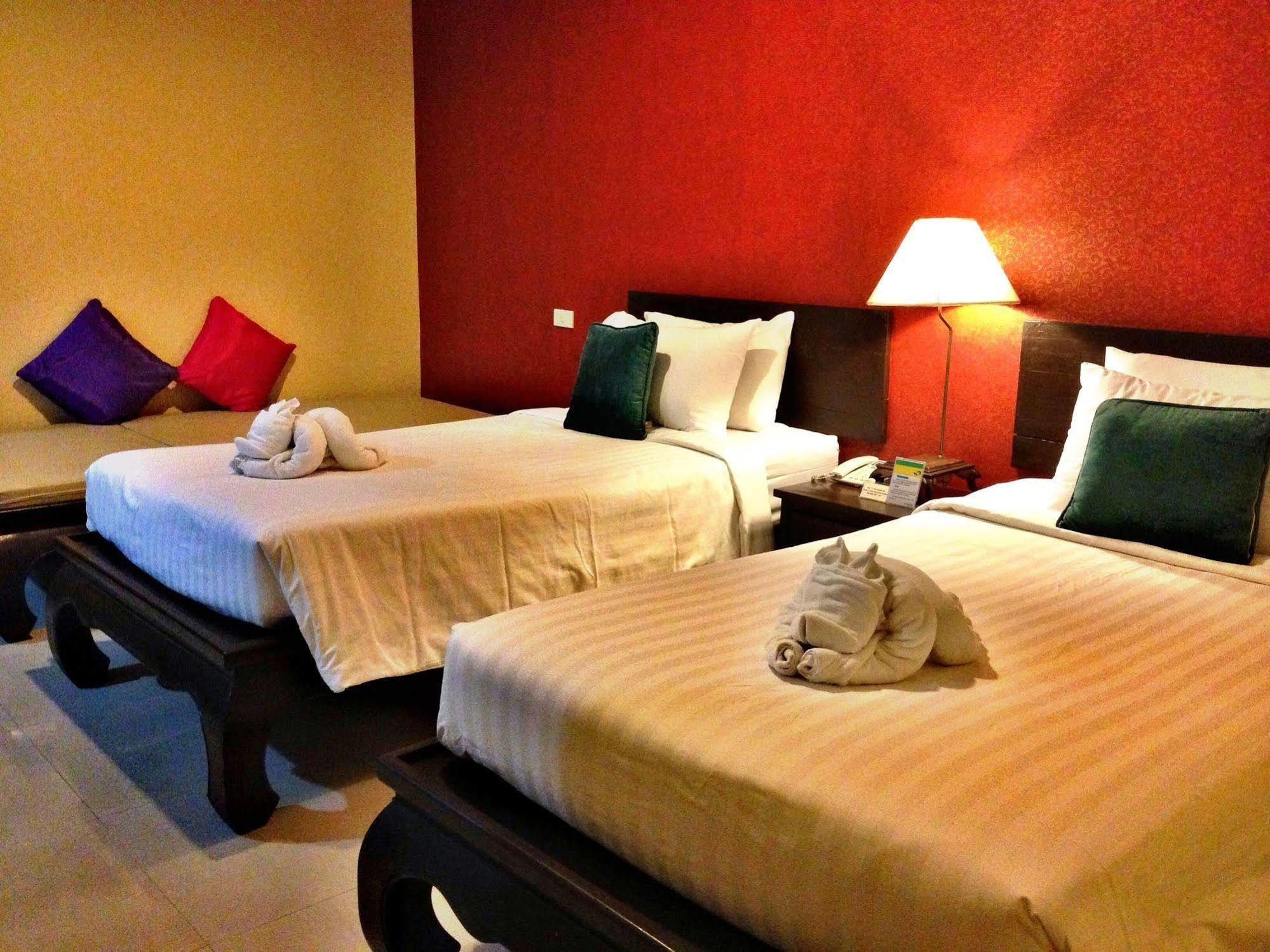 Na Thapae Hotel Chiang Mai Bagian luar foto