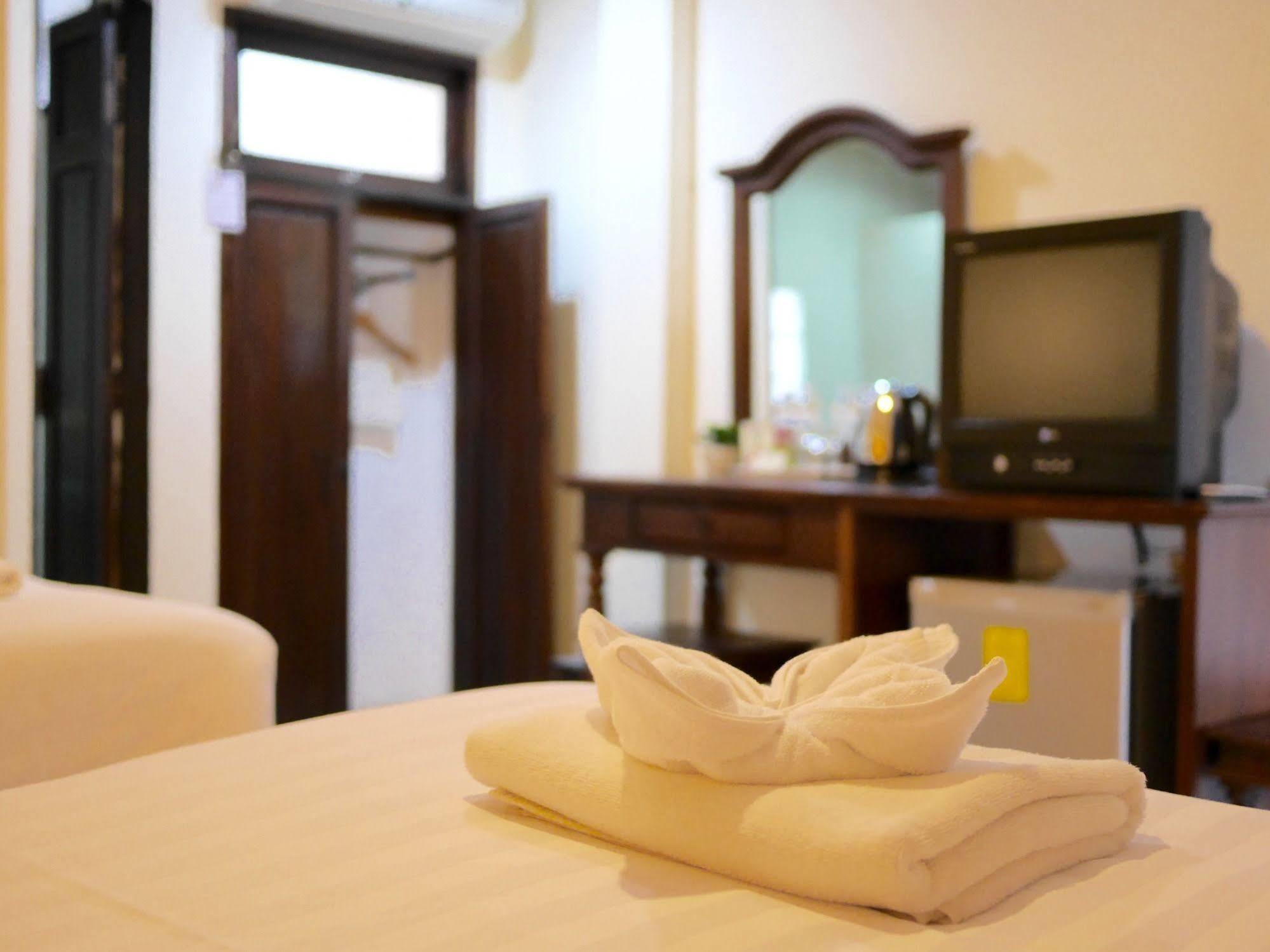 Na Thapae Hotel Chiang Mai Bagian luar foto